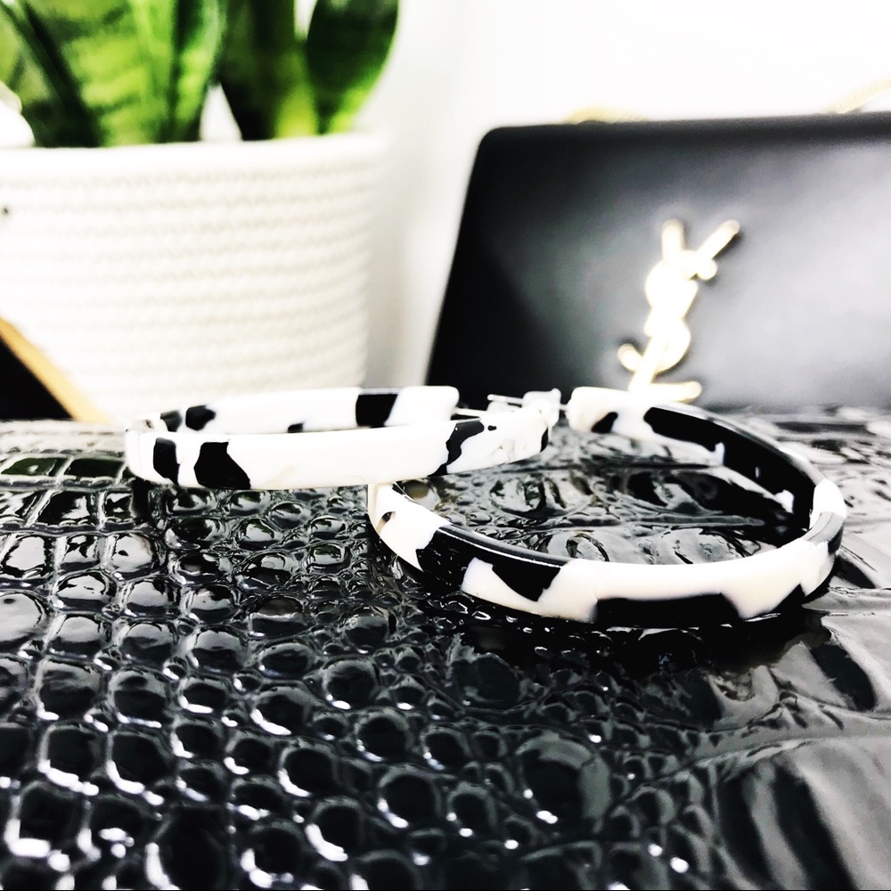 | ‘CARRI’ ACRYLIC HOOP |